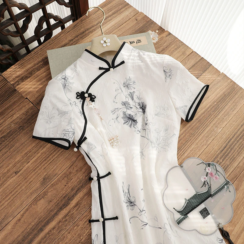 俏娘鱼2025春夏新款国风素雅米白复古新中式改良短袖旗袍女日常穿