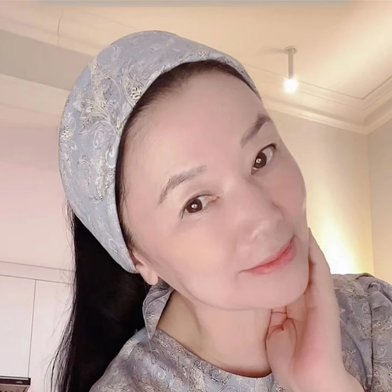 SENSE 玫瑰香味方形丝巾