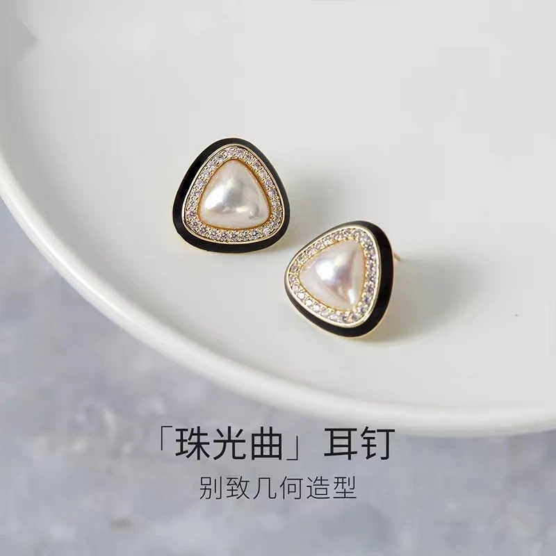 琪致 锌合金耳饰 2022年新款气质网红大爆款几何小众设计感耳钉女