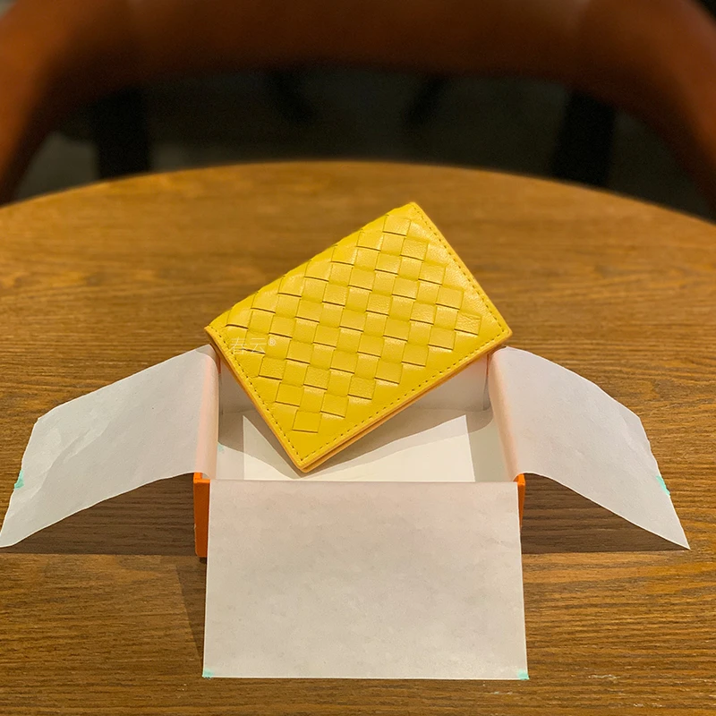 编织卡包女小巧精准超薄两折羊皮卡夹多卡位真皮信用卡套2024新款