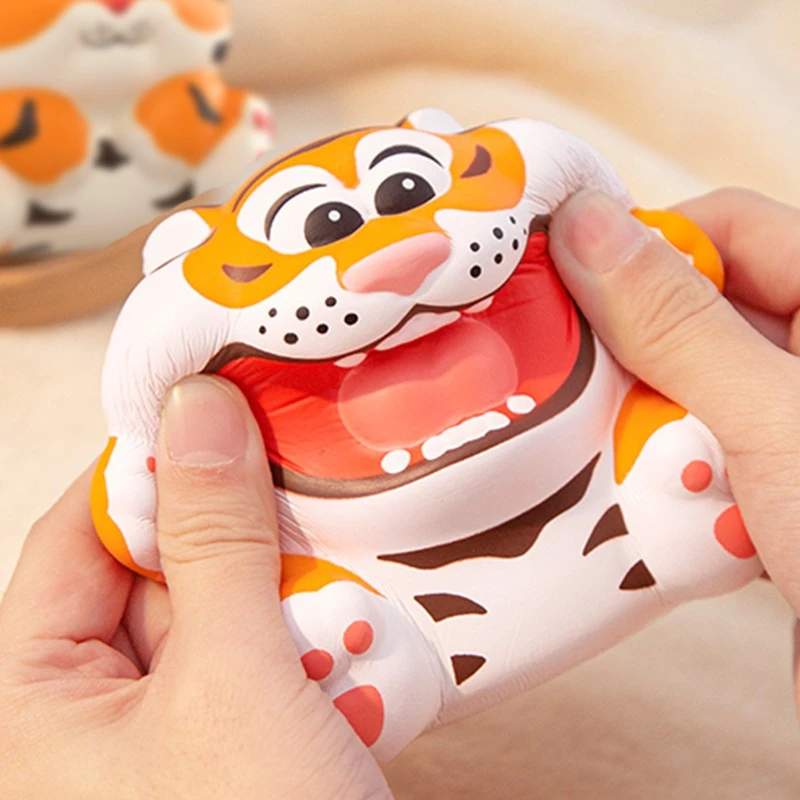 原创威风小虎解压玩具慢回弹超萌小老虎减压送人礼物捏捏pu发泡