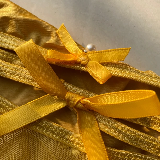 4条A面桃心网纱B面绸缎拼接裤