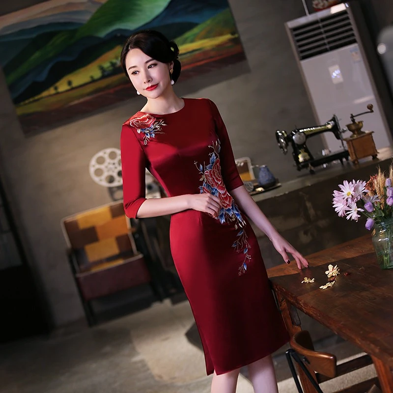 中长款酒红色绣花高端气质婚礼结婚喜婆婆妈妈装圆领旗袍春夏优雅