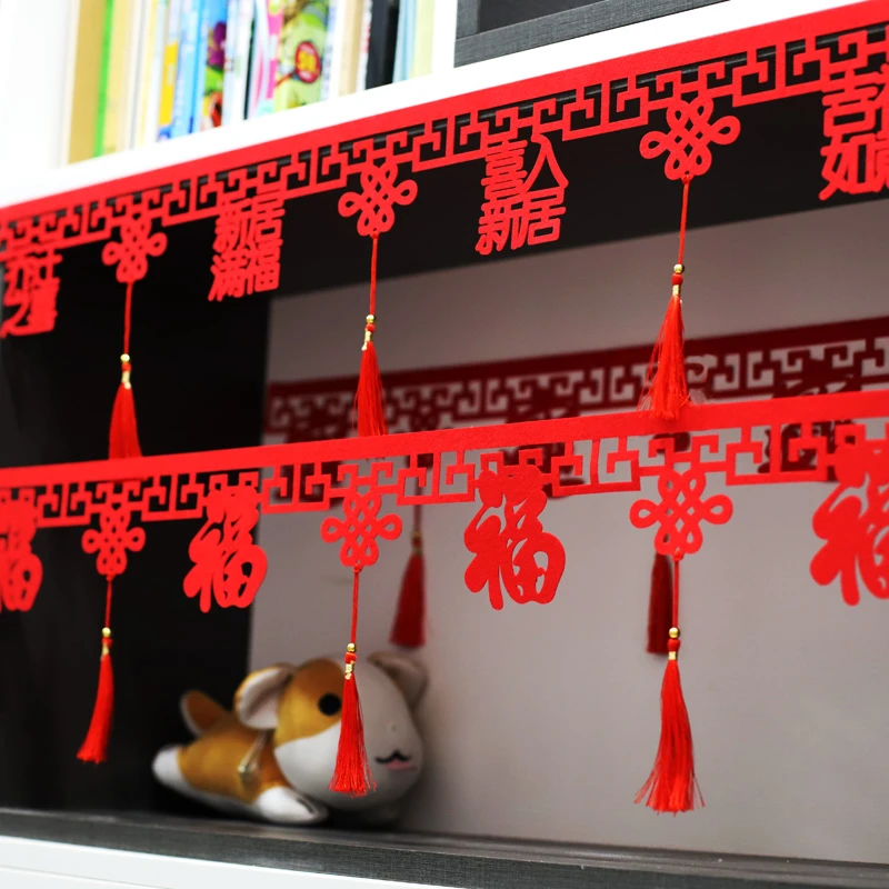 乔迁过新年春节元旦客厅布置商场场景装饰红色搬家福条贴流苏拉花