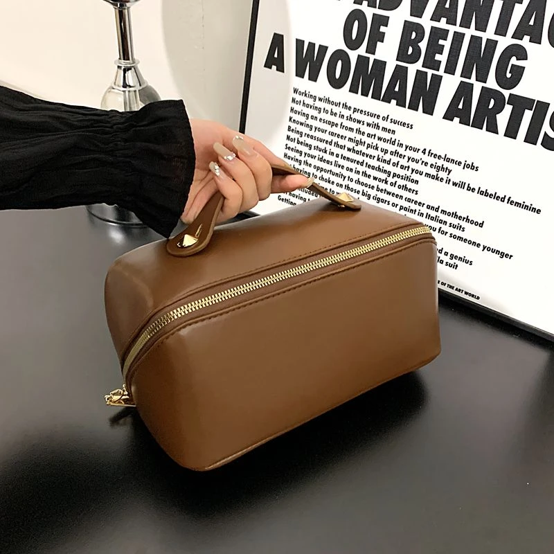 化妆包韩版爆款女大容量时尚高级便携高颜值纯色收纳包洗漱旅行包