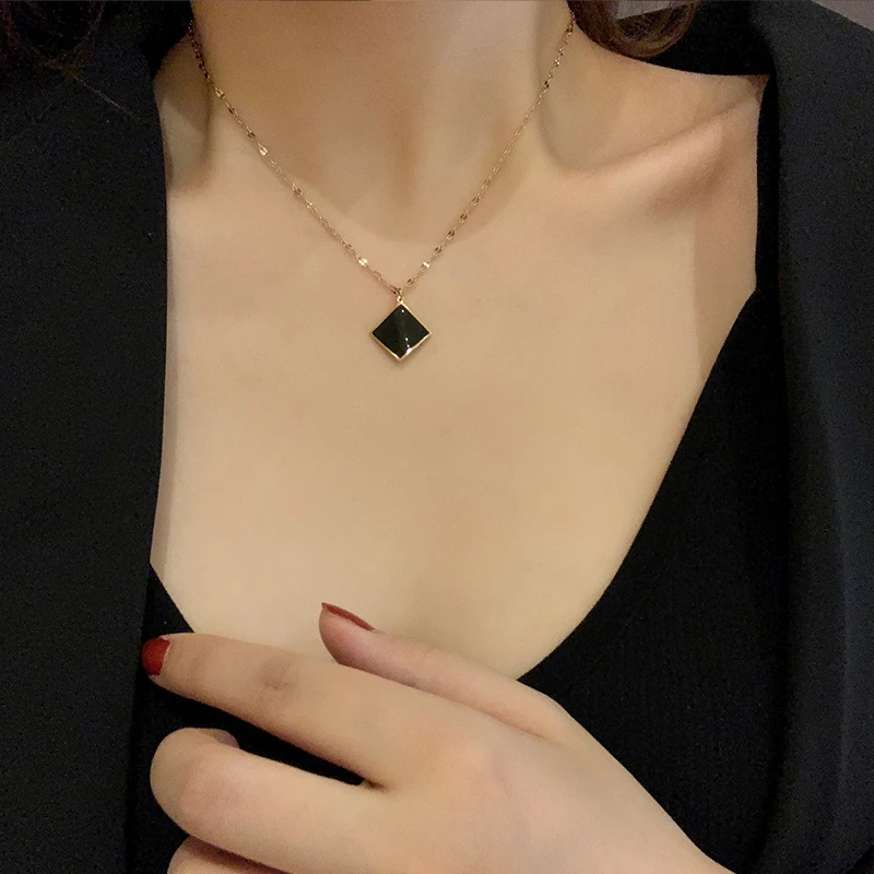 oushipei/欧诗佩 铜合金项链 个性黑色几何菱形方块吊坠项链女