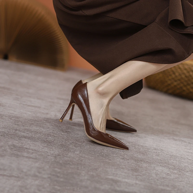 飞燕2022春夏新款真皮工作鞋软底尖头细跟咖啡色单鞋性感高跟鞋女