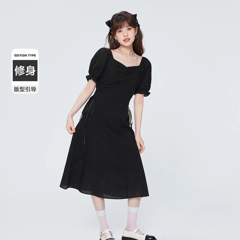 森马女连衣裙子方领泡泡袖绑带修身收腰显瘦肌理法式黑色气质