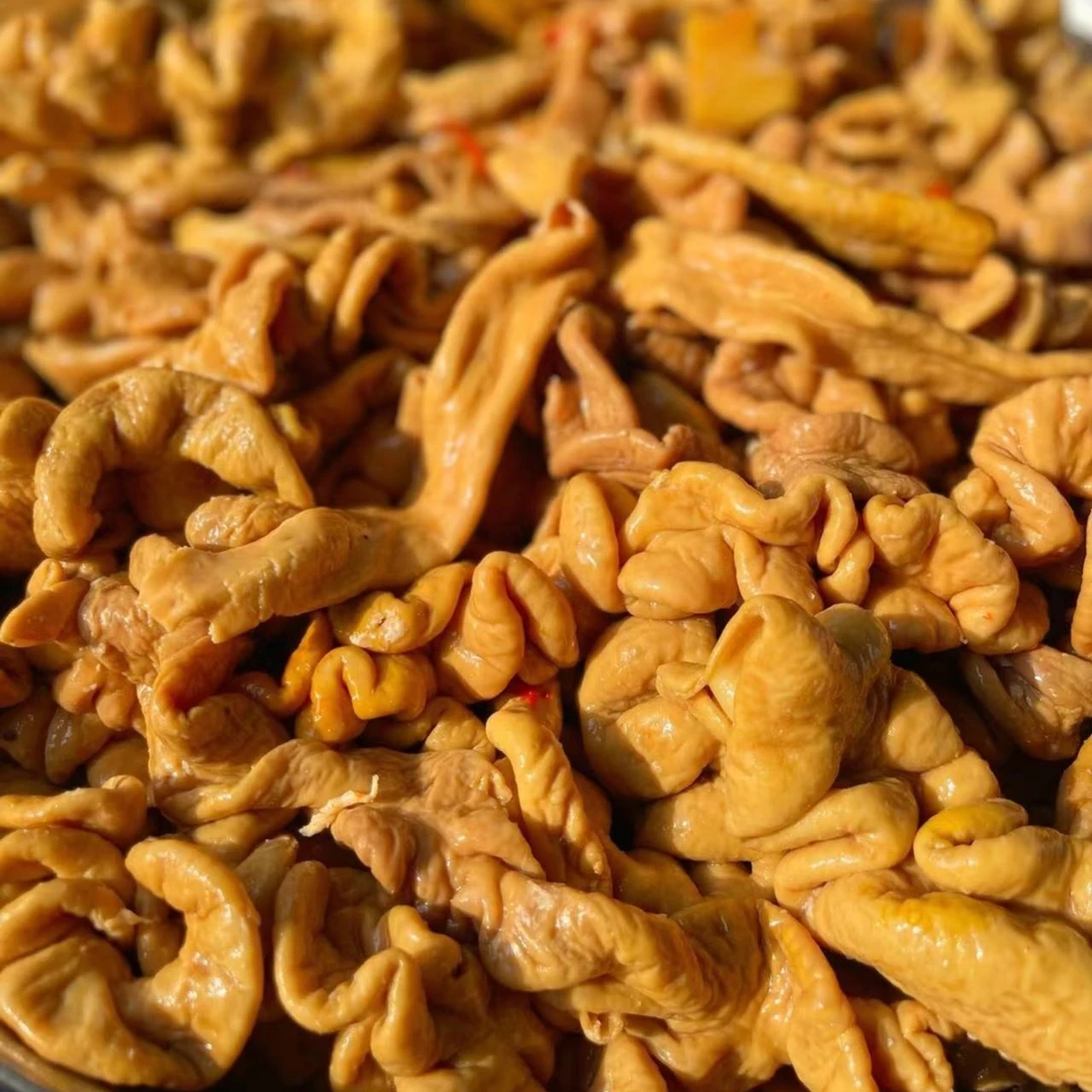 用剪刀剪油的鲜肠熟卤多种五香大肠两斤装一件十斤体验装半斤两斤