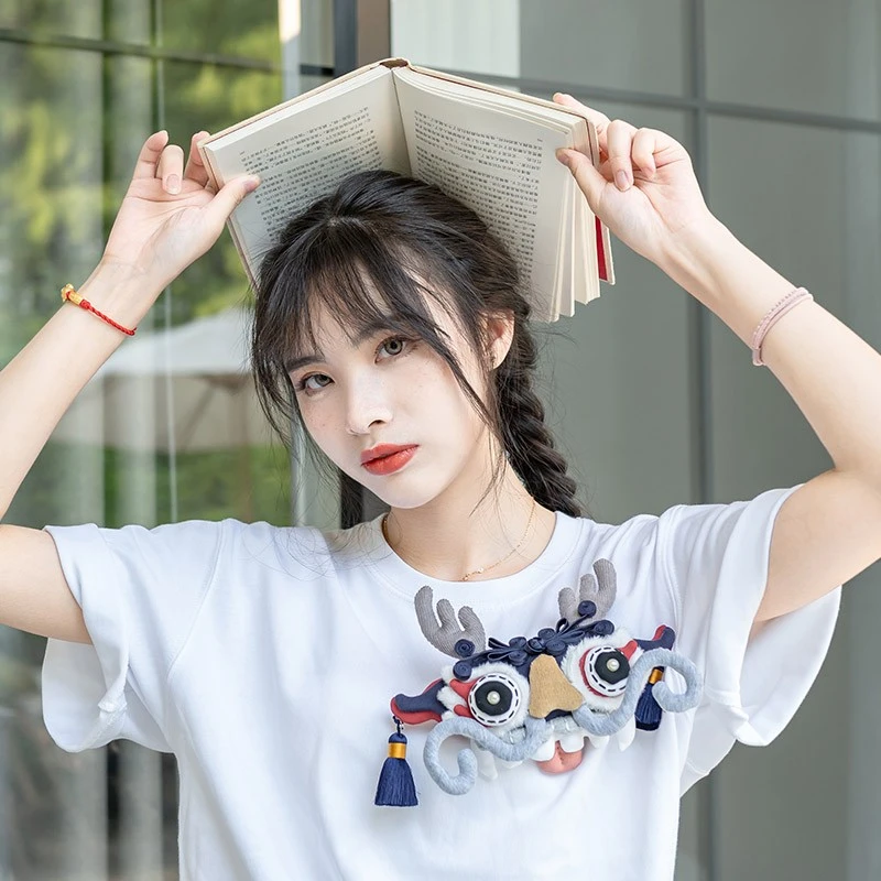 芽小七原创小众设计感手工舞龙2021年新款潮可爱胸针挂饰别针搭配