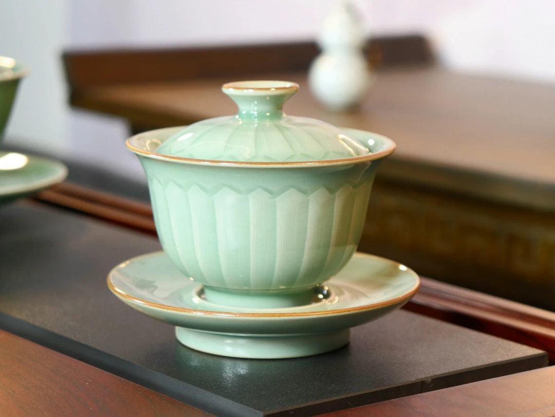 龙泉窑青瓷纯手工三才盖碗莲瓣盖碗手工刻绘梅子青釉水名师手作