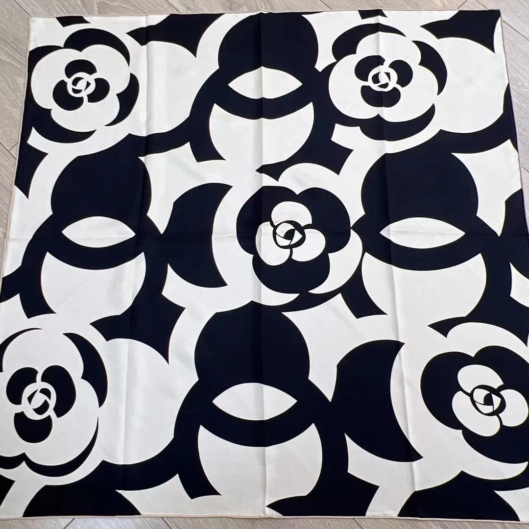 【清波严选】黑白山茶花桑蚕丝斜纹 手工卷边 丝巾 (88*88）