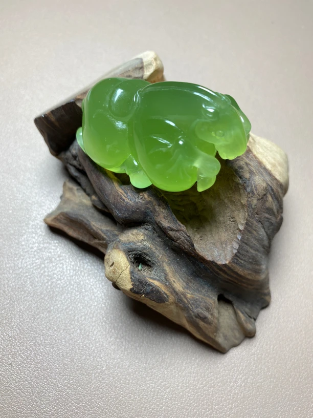 岫玉马到功成手把件