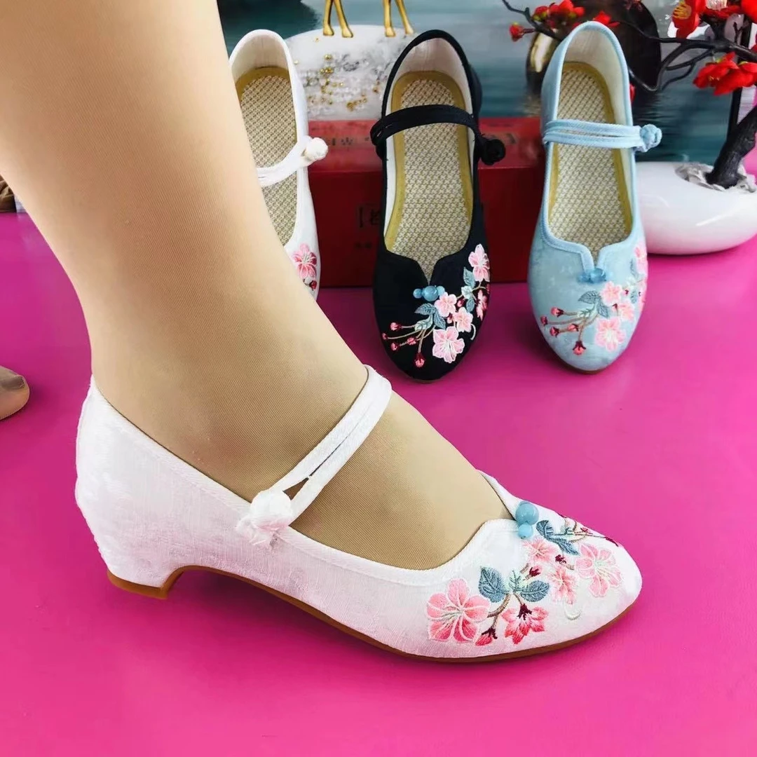 北京绣花古风软底国风老北京布鞋休闲春季女士鞋正宗老北京布鞋