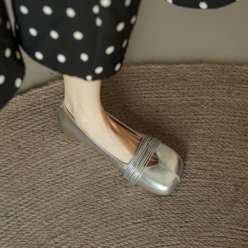 气质名媛单鞋平底浅口低跟舒适时尚百搭奶奶鞋小香风银色大码女鞋