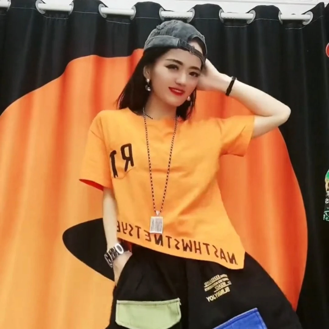 春夏2022年新款宽松圆领印花上衣女设计感小众不规则短袖t恤潮牌
