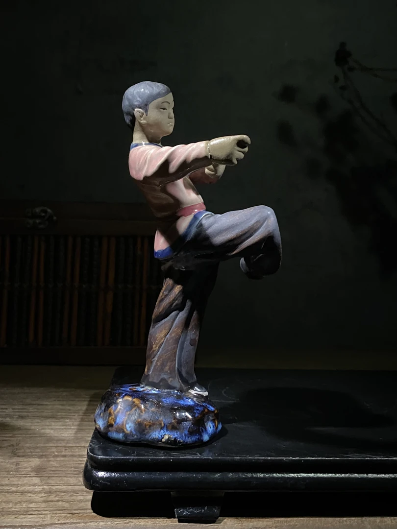 早期库存人物鹰勾拳抬脚石湾陶瓷摆件高20厘米