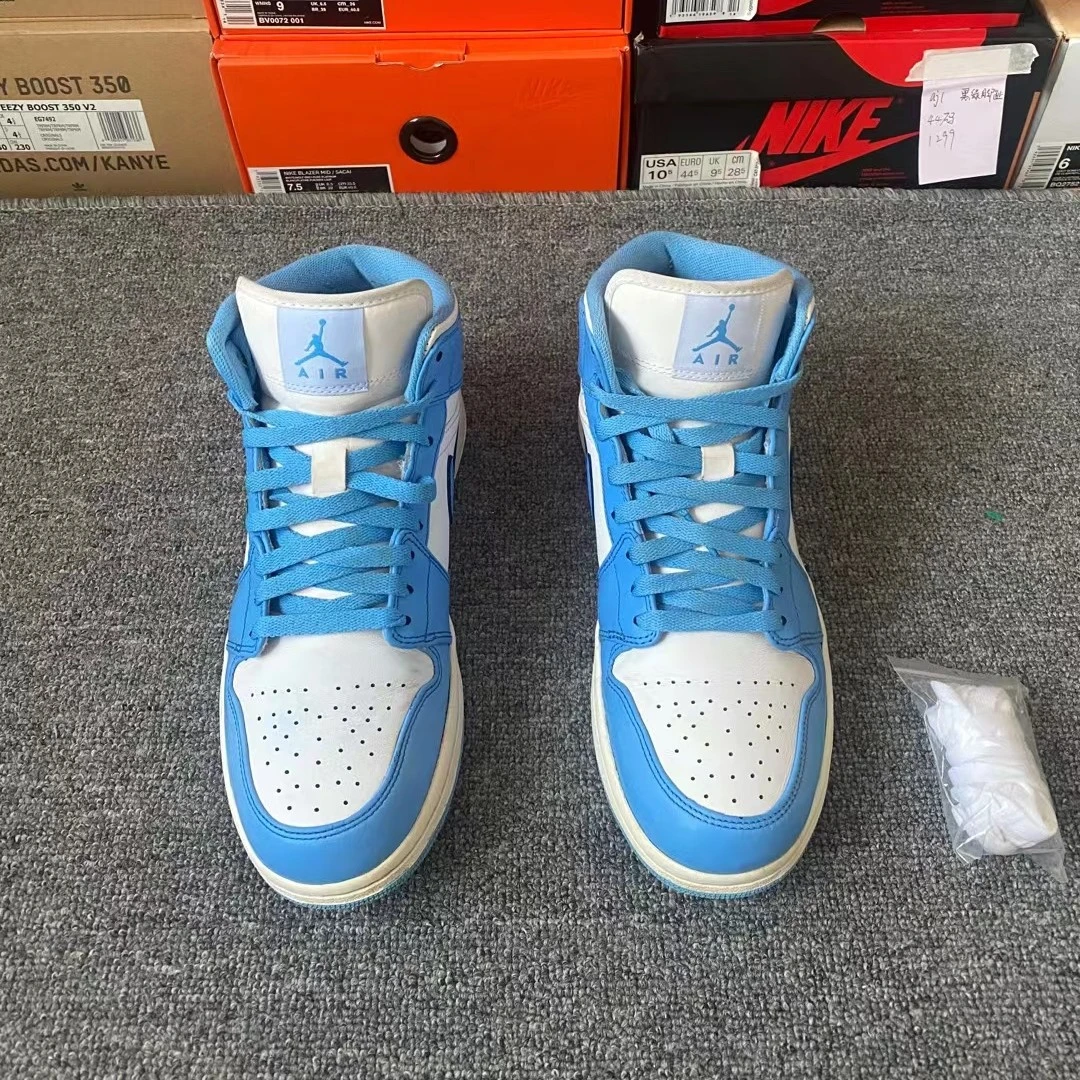 AIR JORDANaj1北卡蓝mid42码球鞋原盒好成色侧边轻微脱胶公价3599
