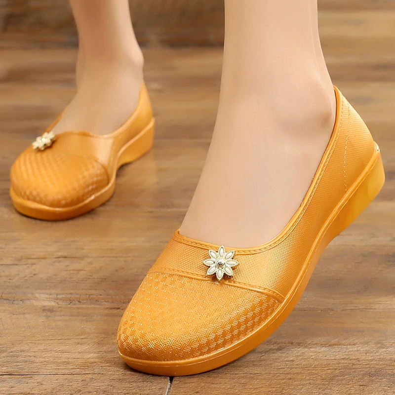 雨鞋女外穿平跟软底防滑防水浅口短筒厨房工作鞋四季单鞋耐磨雨靴