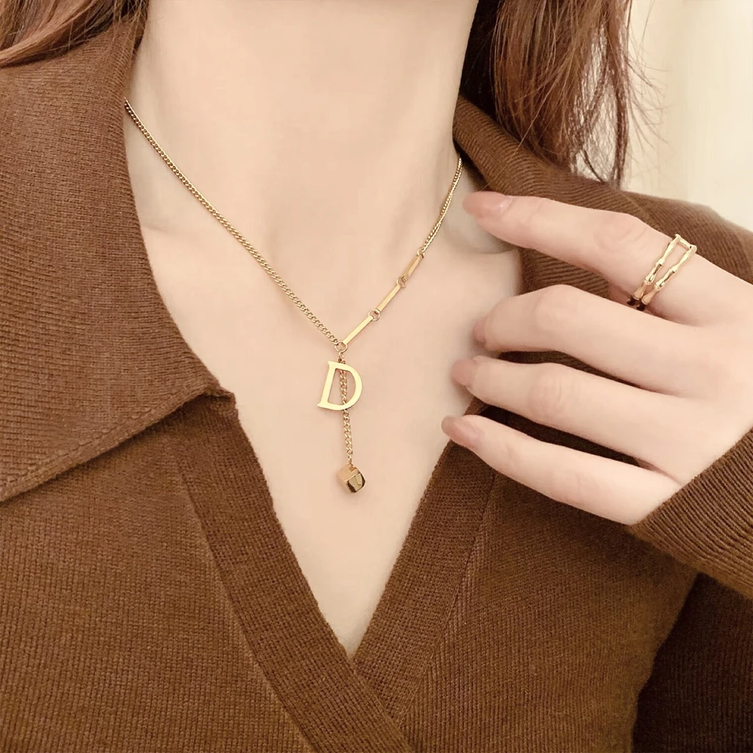 T-703 时尚简约混搭设计英文字母D流苏吊坠网红项链女锁骨链
