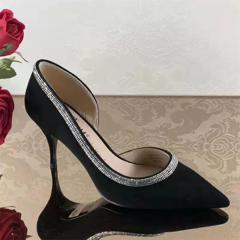 VME/舞魅春季时尚气质百搭细跟尖头黑色浅口女士单鞋VS21A8302