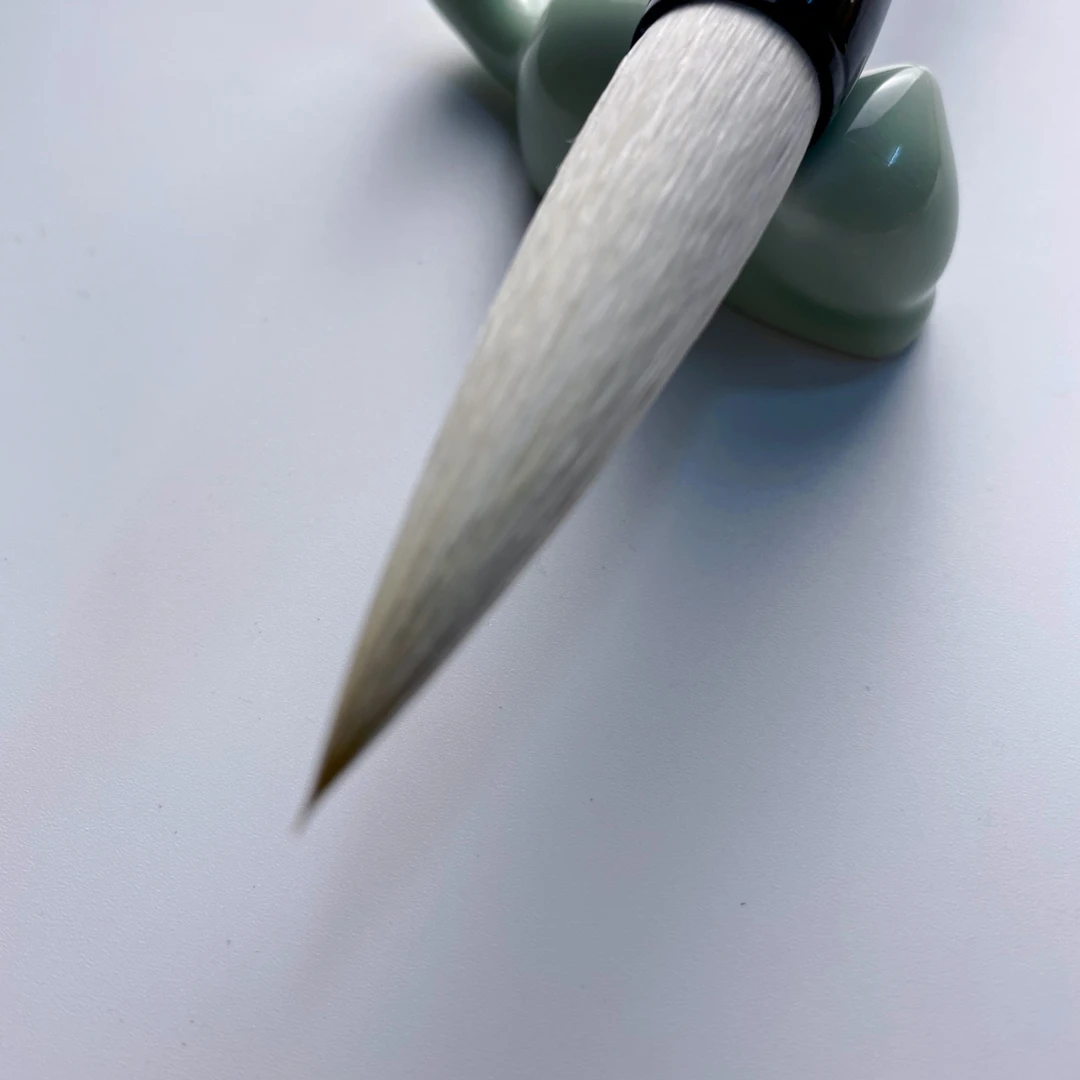 【三慧斋】如椽 狼羊兼毫口径1.3出峰.5.4彩绘画牡丹泼墨小对联。