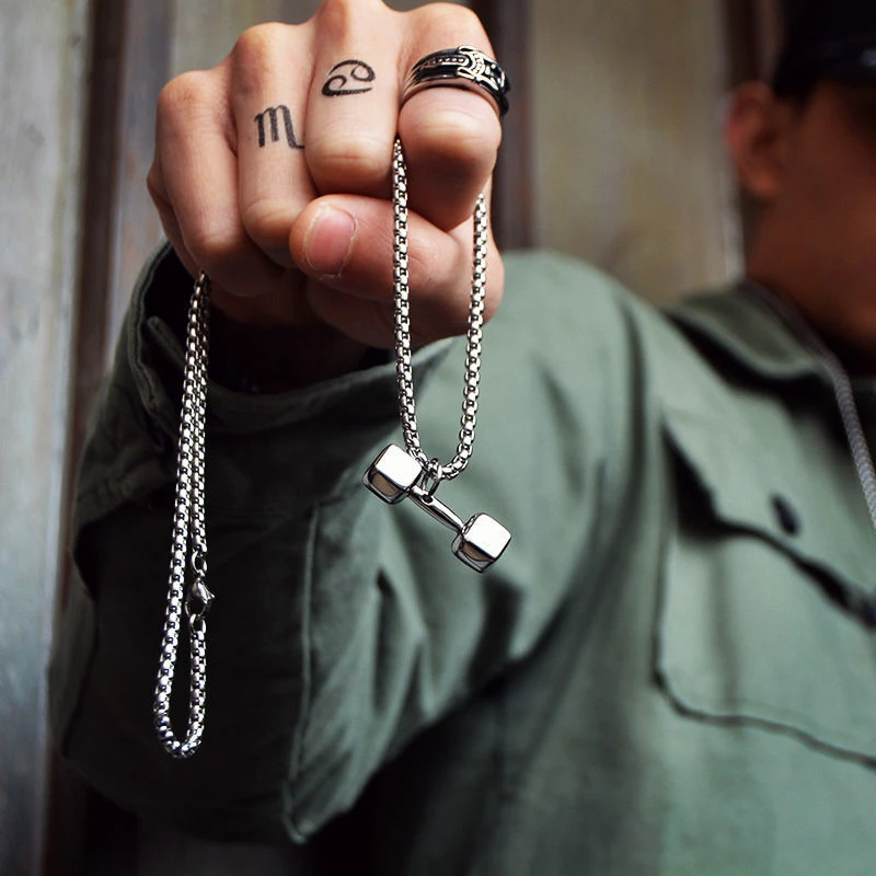 不掉色 健身哑铃项链男士钛钢杠铃片吊坠时尚潮人百搭欧美范挂饰