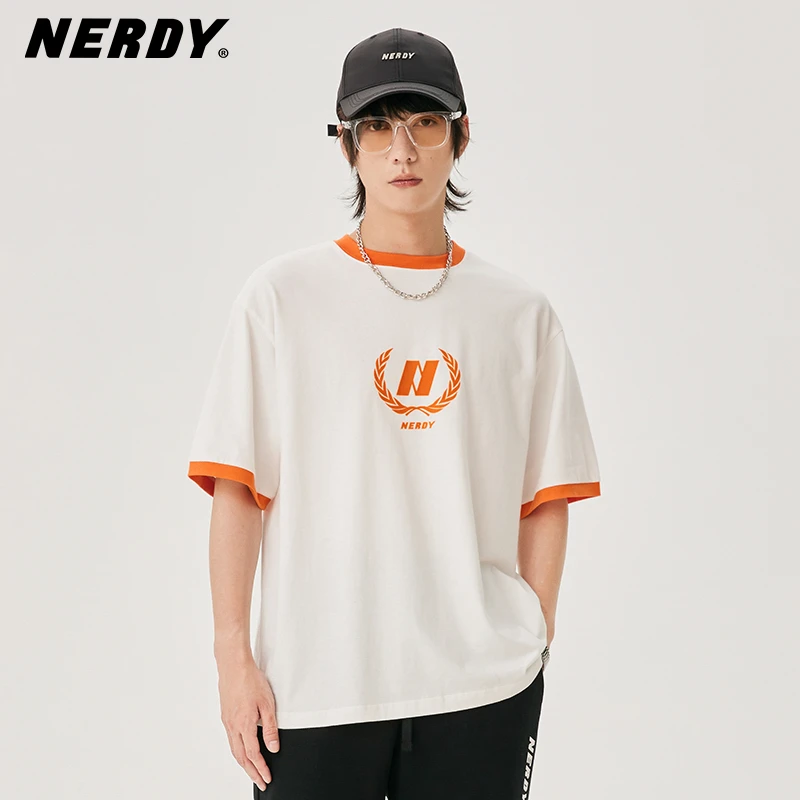 NERDY徽章学院风休闲短袖T恤印花圆领宽松情侣时尚女热恋情侣装