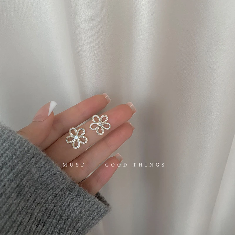 【S51】精致镂空花朵耳钉轻奢小众设计感耳饰