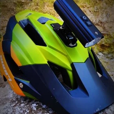 自行车灯前灯充电强光手电筒骑行装备单车灯夜骑配件灯山地车车灯