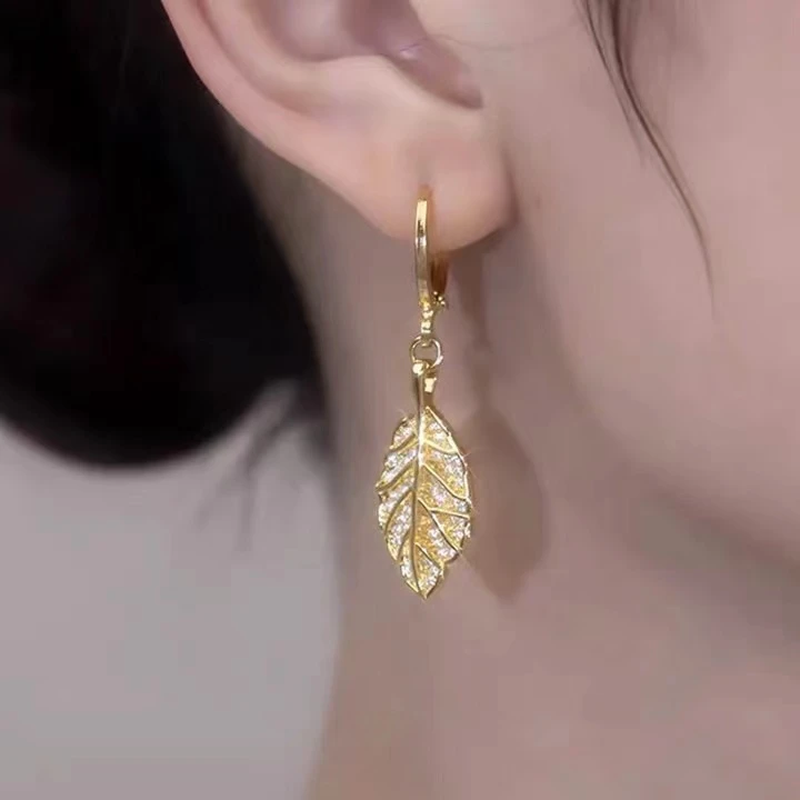 真喜利 【树叶耳环】耳扣 耳饰  轻奢 小众 气质 显脸小 不撞款