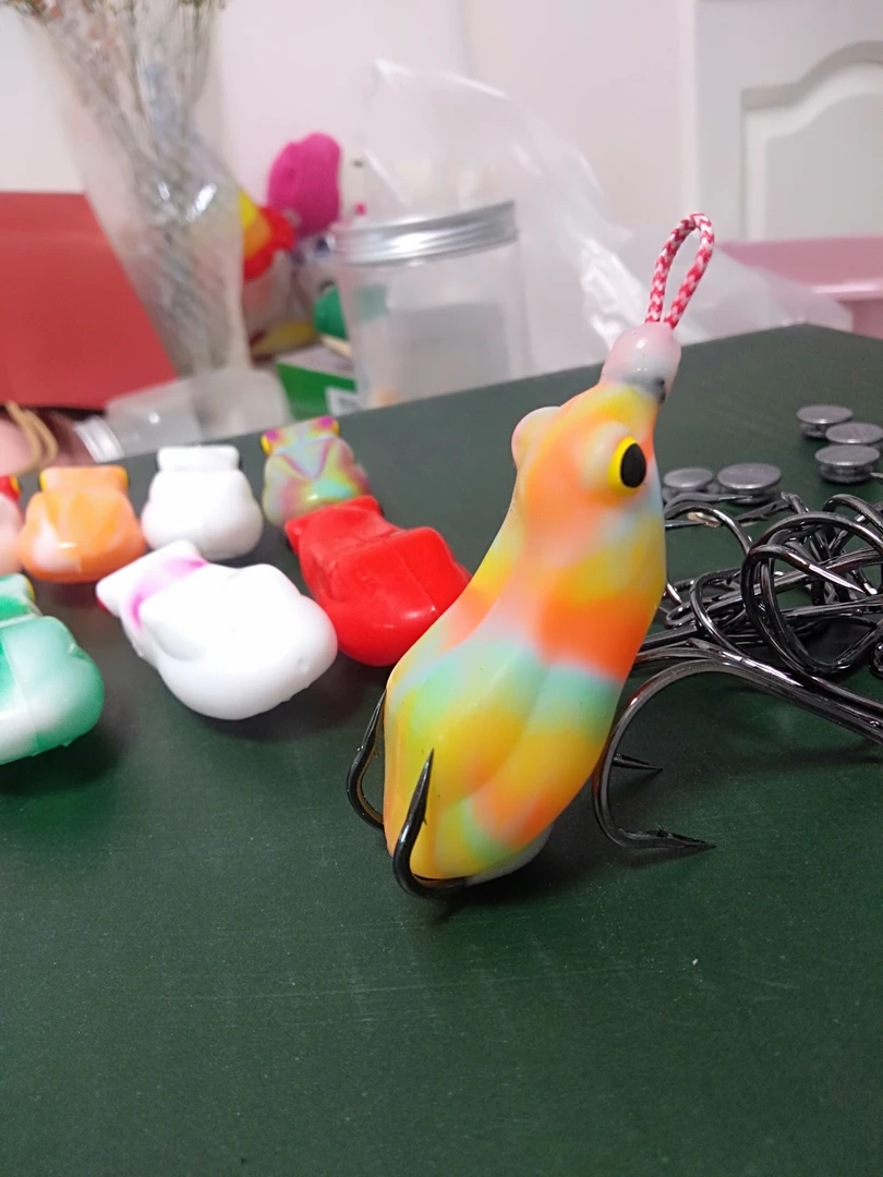 毒蝉雷蛙打黑路亚饵