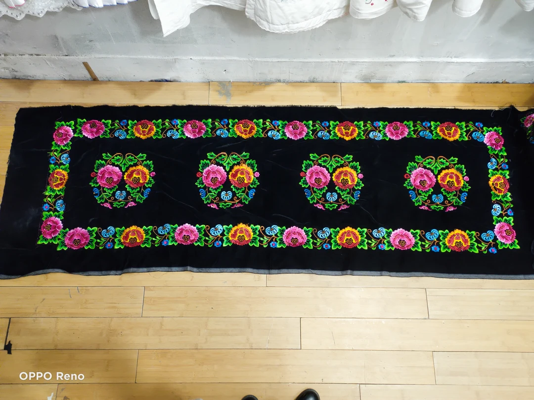 哈密刺绣褥子金丝绒