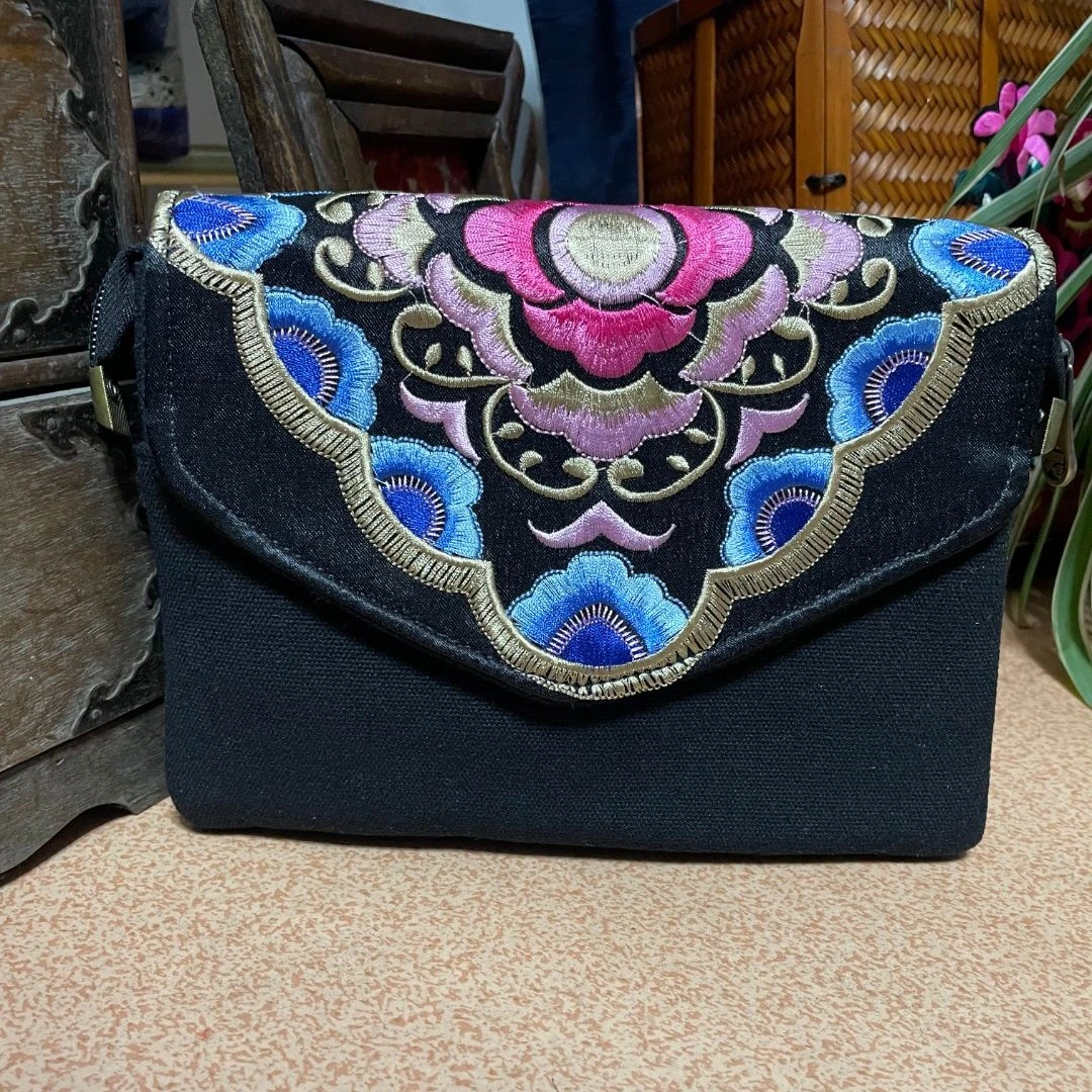 【木春绣坊】    老绣民族风斜挎包（精工机绣）