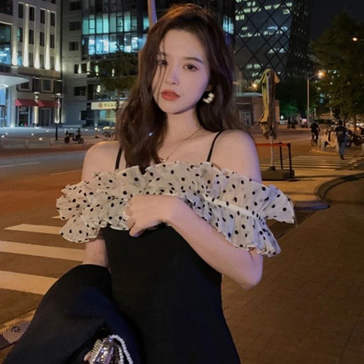 连衣裙一字肩夏季气质遮肉显瘦露肩凉快显瘦收腰穿搭小黑裙修身