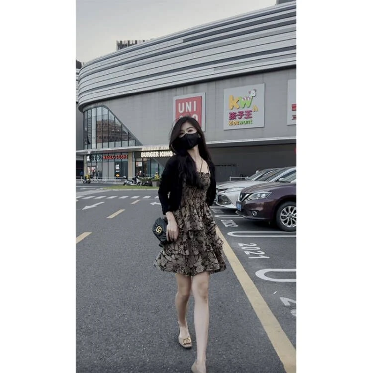 吊带连衣裙新款小众设计感碎花裙收腰气质小个子蛋糕裙+针织开衫