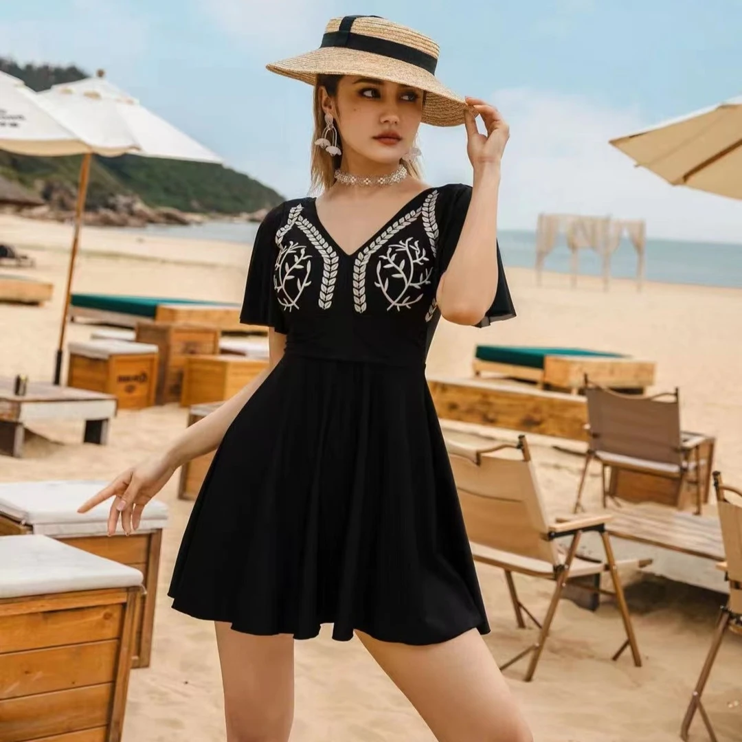 【重工刺绣】显瘦遮肉遮肚保守连体裙式款平角大码温泉D206