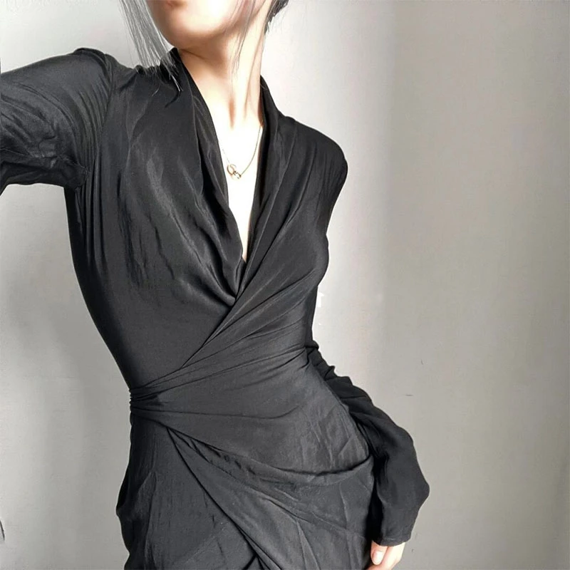 个性轻奢高货连衣裙气质长袖性感黑色收腰修身褶皱长裙遮肉通勤