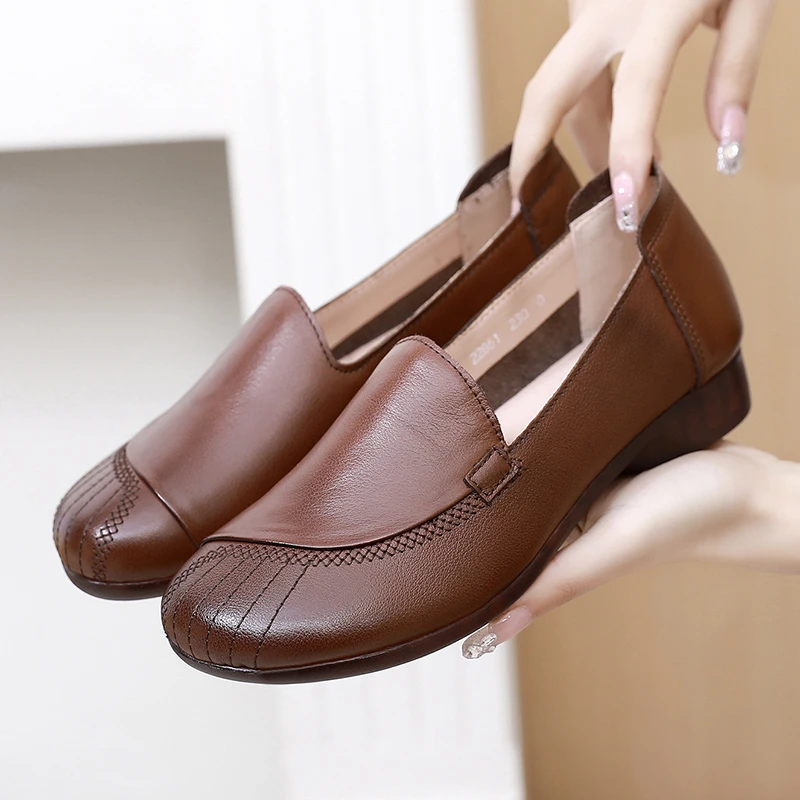 春季防滑牛筋底妈妈鞋皮鞋真皮软底中老年深口舒适软面单鞋女