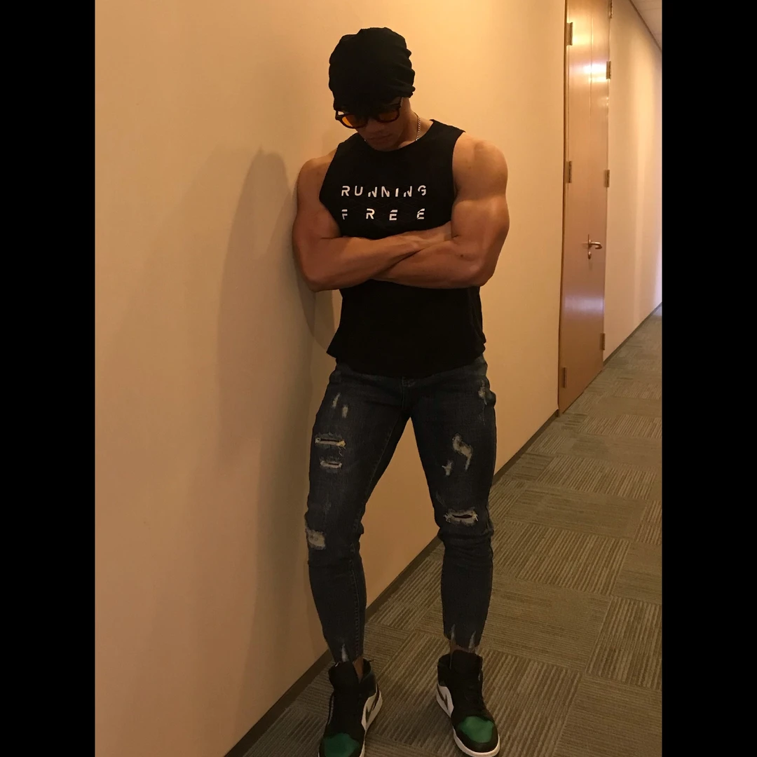 irontrap破洞深蹲九分弹力健身牛仔裤男修身做旧小脚肌肉运动长裤