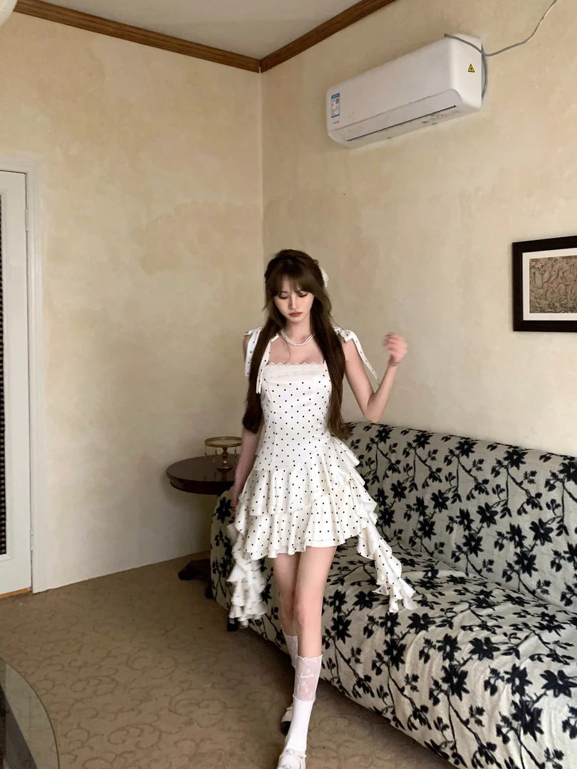 越韩小鱼浪漫沉沦 浪漫法式方领波点流苏蕾丝绑带微斜边连衣裙