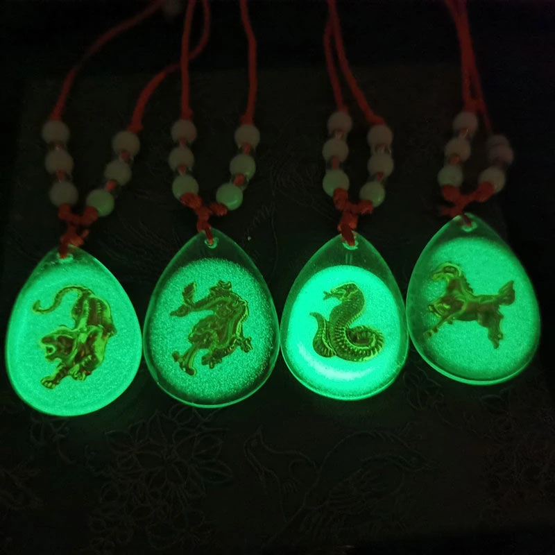 合金玻璃吊坠 十二生肖夜光吊坠男女发光项链仿水晶成人儿童挂饰