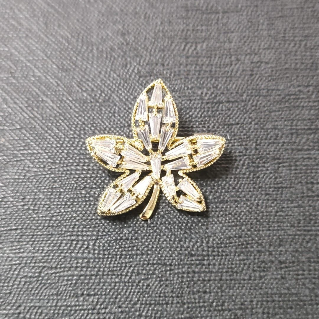 海棠鱼 铜合金合成锆石胸针 MN544迷你精致枫叶胸针