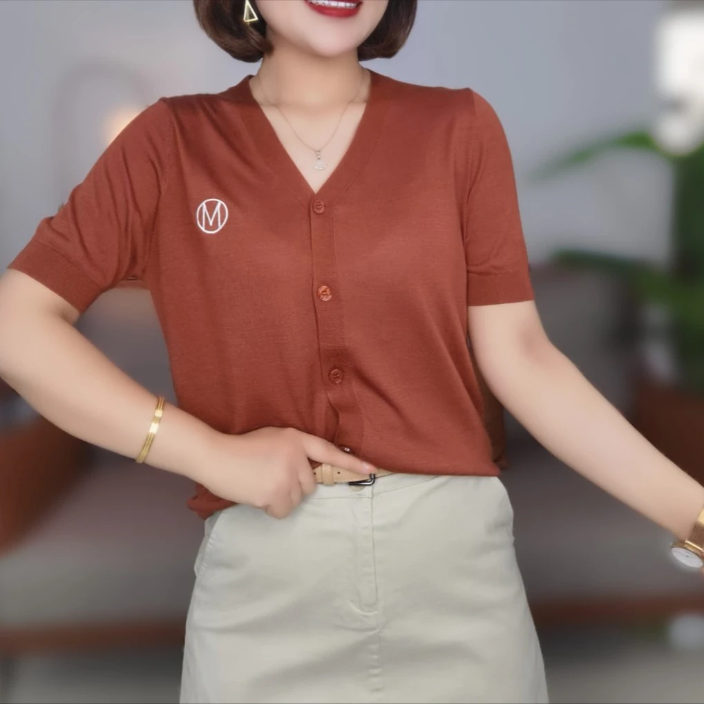 伴月伊人刺绣V领开衫