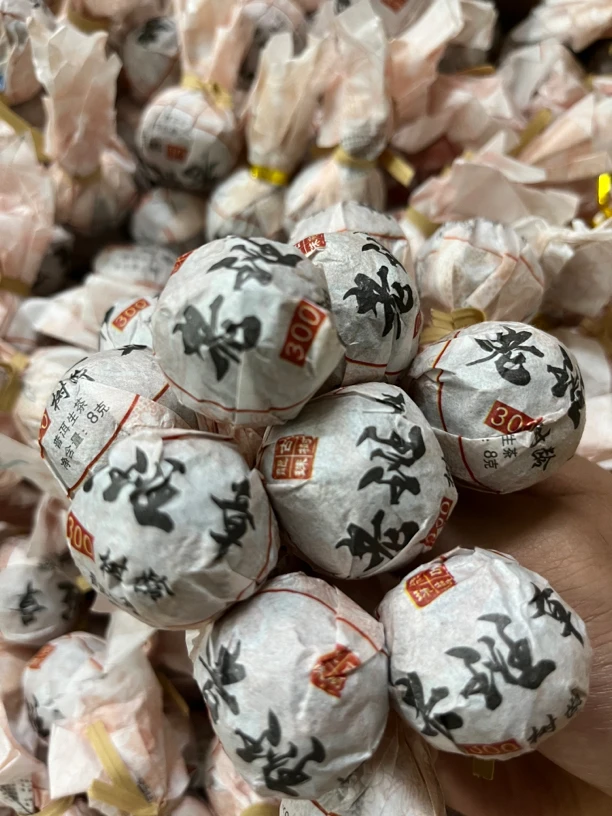 2016年老班章手工龙珠（生茶）班章古树普洱茶一颗8克茶厂花果香