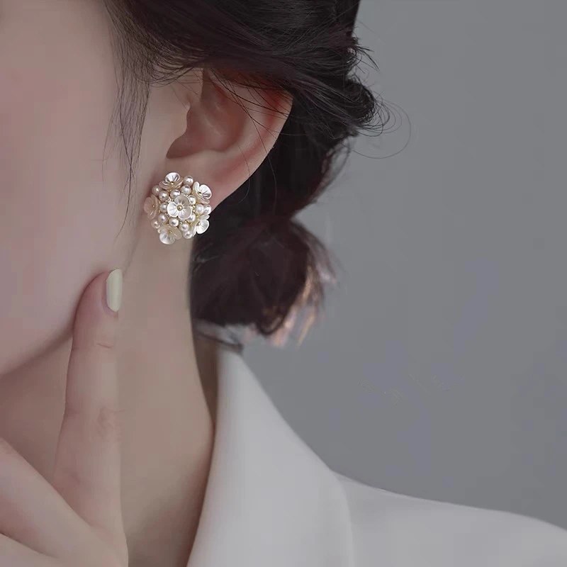 铜合金耳饰 花簇耳钉夸张秋冬高级气质耳环女珠珠轻奢耳饰银针