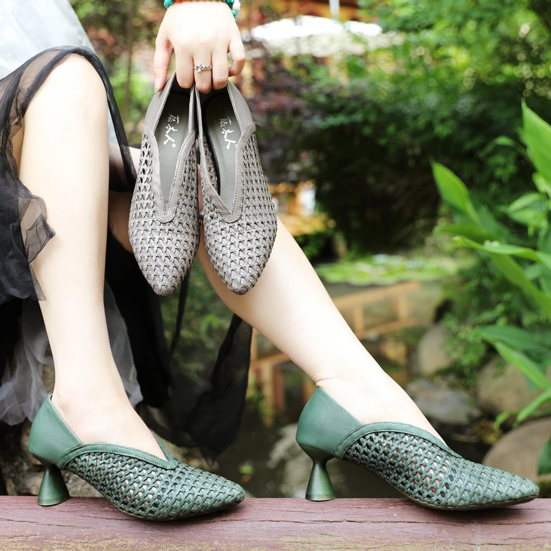复古粗跟尖头女单鞋新款夏季高跟外穿鞋子ⅰns潮百搭小众包头凉鞋