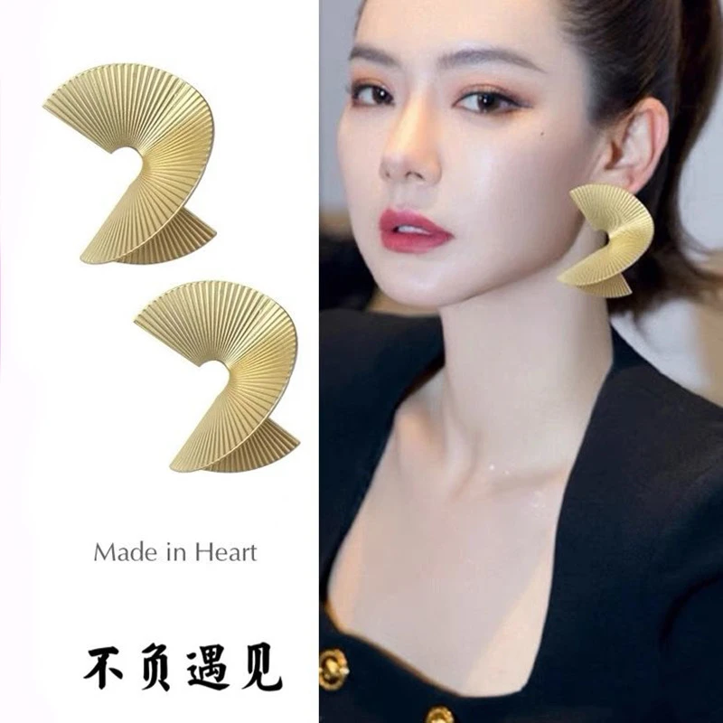 铜合金耳饰 新款金属时尚辣妹耳环夸张立体感名媛耳钉新款法式女