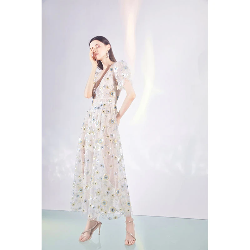 Wardrobes by chen温柔收腰刺绣花蕊长裙SS20D0513