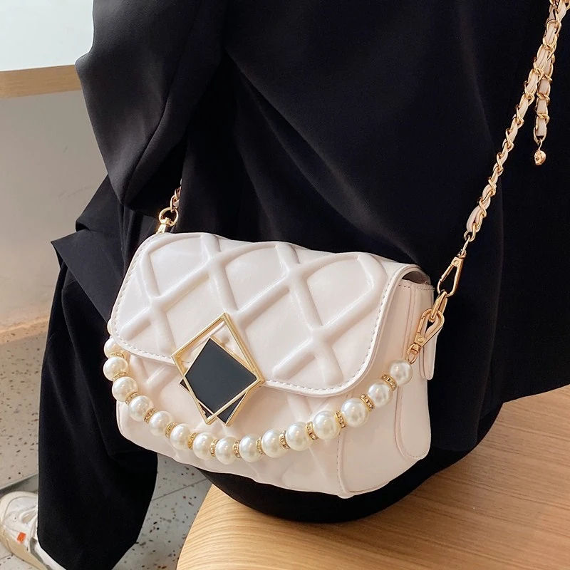 白色小包包女2022新款百搭斜挎包高级感质感小众链条包今年流行包